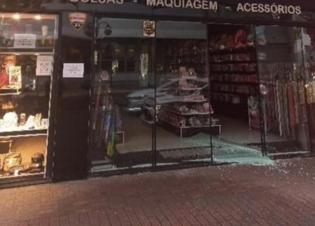 Loja comercial de Blumenau vira alvo de furto durante a madrugada 