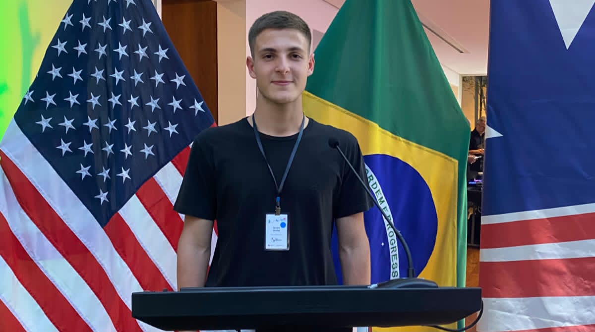 Estudante de Blumenau é selecionado como Jovem Embaixador e representa SC nos Estados Unidos