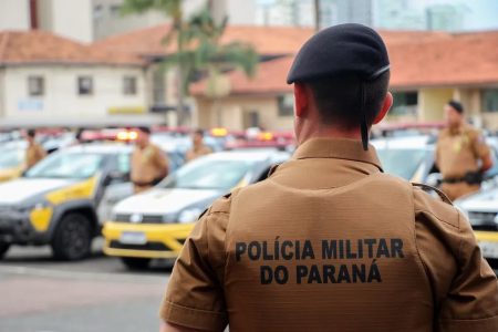 Mulher é detida após apertar seio e jogar leite materno em policial no Paraná