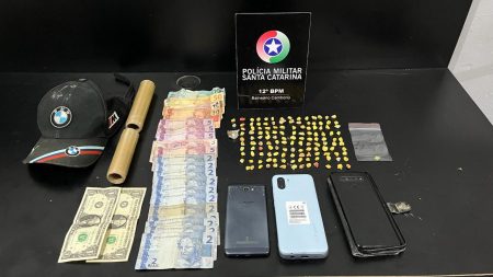 Polícia prende traficante e fecha ponto de venda de drogas em Balneário Camboriú