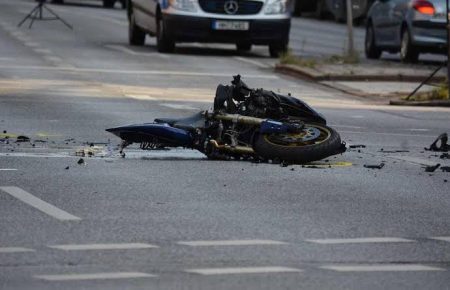 Motociclista morre após colidir contra veículo em Jaraguá do Sul 