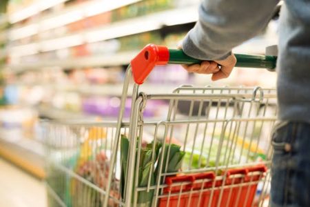 Estelionatários são presos em Indaial após efetuarem compras em supermercado e saírem sem pagar