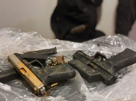 Armas utilizadas para matar homem em frente a creche em Indaial são encontradas