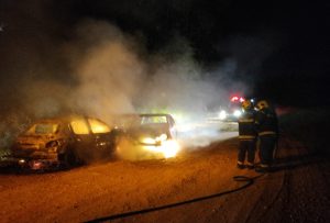 Acidente de trânsito em Brusque resulta em incêndio em 2 veículos 