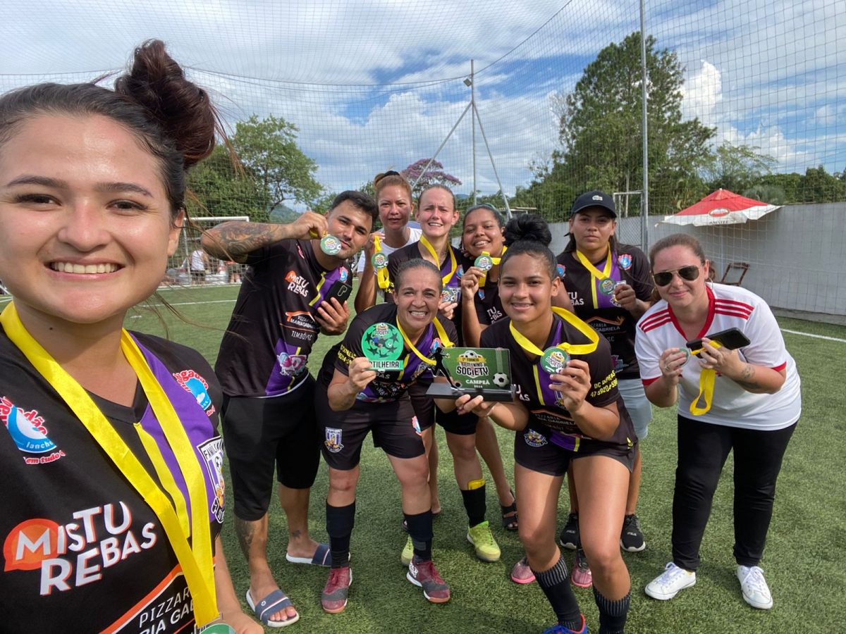 Equipe feminina de Timbó conquista mais um título de forma invicta na Arena Society