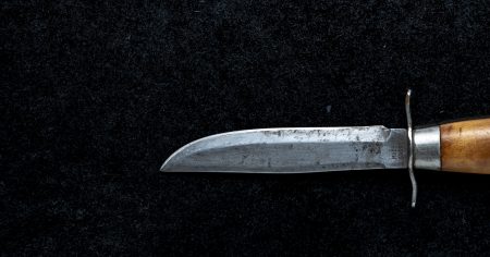 Mulher de 29 anos é presa por atacar namorado com faca em Blumenau