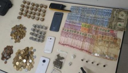 Homem de 24 anos é preso por tráfico de drogas em Blumenau com aproximadamente R90,00 em espécie