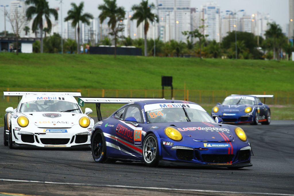Neto Heil, morador de Timbó, conquista a classe Sport na Porsche Cup Brasil
