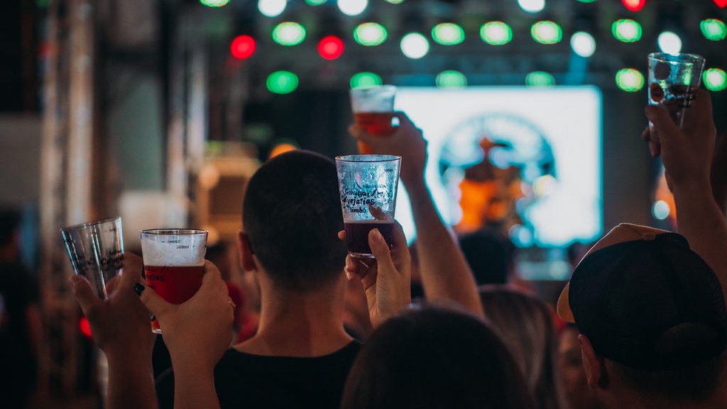 Festival das Cervejarias de Timbó: Mais de 30 tipos de cerveja, copos maiores, banda nacional e mais