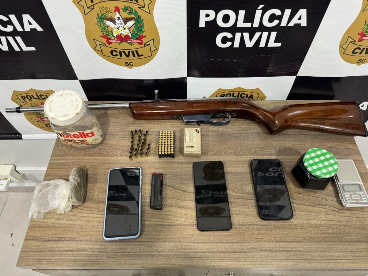 Em Ascurra, 2 são presos por tráfico de drogas e posse irregular de arma de fogo 