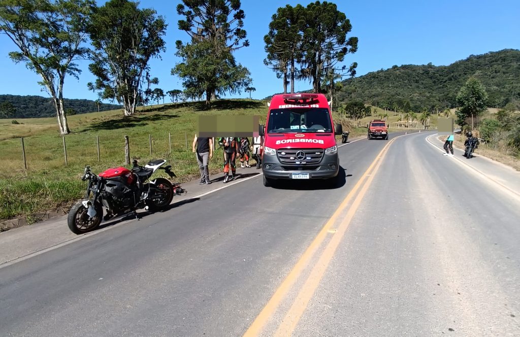 Bombeiros alertam motociclistas após acidentes envolvendo motos na SC-477, em Doutor Pedrinho