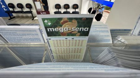 Mega-sena acumulada pode pagar R$ 100 milhões neste sábado (20)