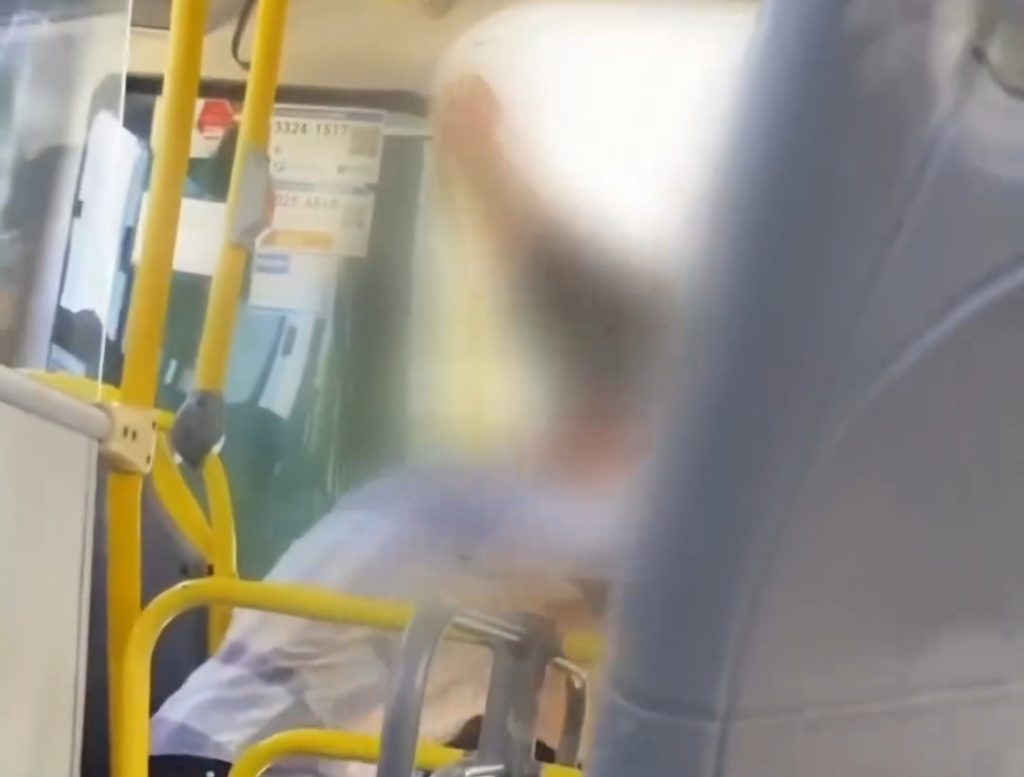 Em Florianópolis, passageiro apanha dentro de ônibus após insultar condutor 