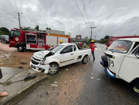 Colisão entre 2 veículos em Pomerode deixa duas pessoas feridas 