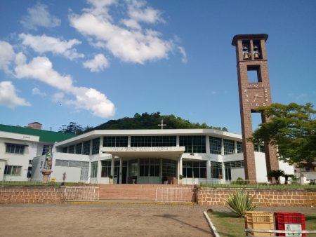 Polêmica envolvendo Padre da Paróquia Santo Humberto em Ibirama choca pais