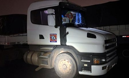 Polícia de SC descobre carga milionária de drogas em carreta com donativos para o RS