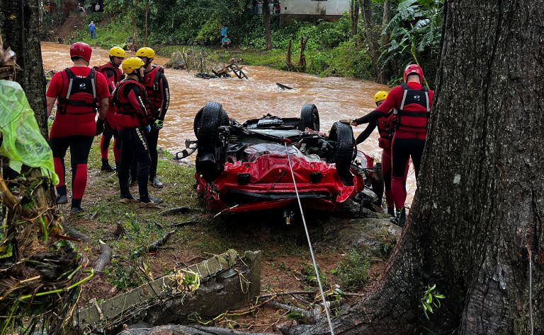 Idoso de 61 anos é encontrado morto após veículo ser arrastado por enchente em Ipira 
