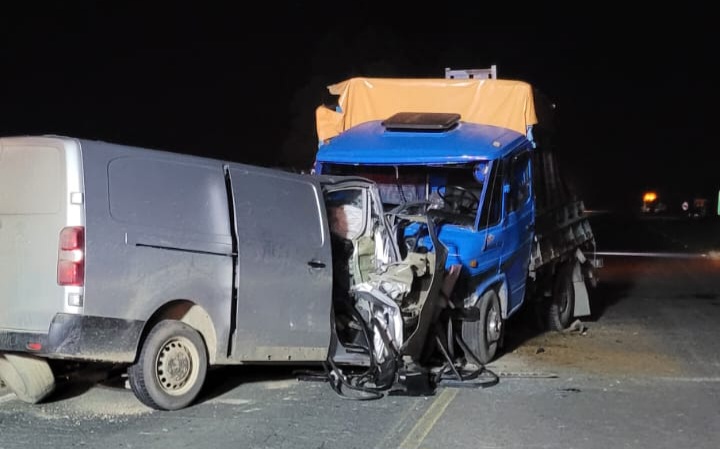Colisão entre 2 veículos deixa condutor preso às ferragens em Ituporanga 