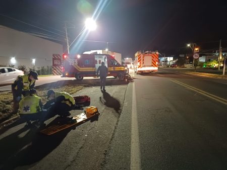 Colisão entre 2 veículos em Rio do Sul deixa motociclista com suspeita de fratura 