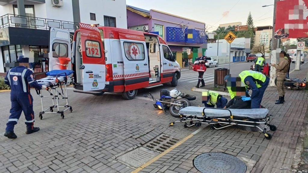 Colisão entre 2 motos em Taió deixa 3 homens com suspeita de fratura 