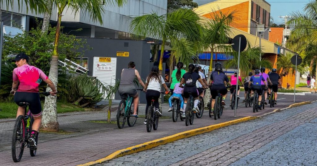 Maio amarelo: Passeio ciclístico reúne mais de 100 pessoas em Timbó