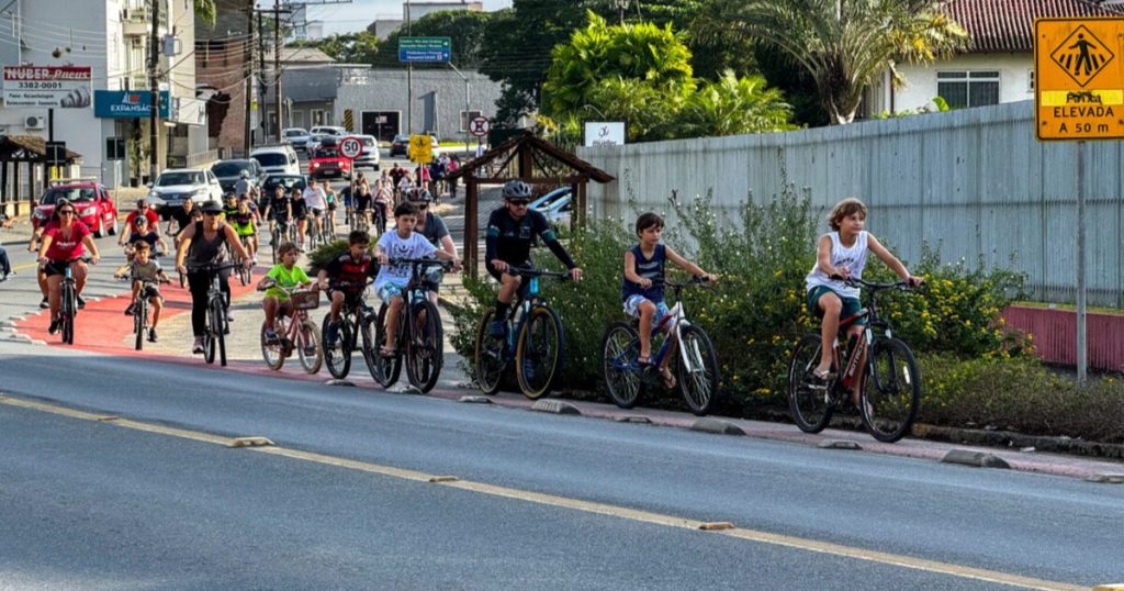 Maio amarelo: Passeio ciclístico reúne mais de 100 pessoas em Timbó