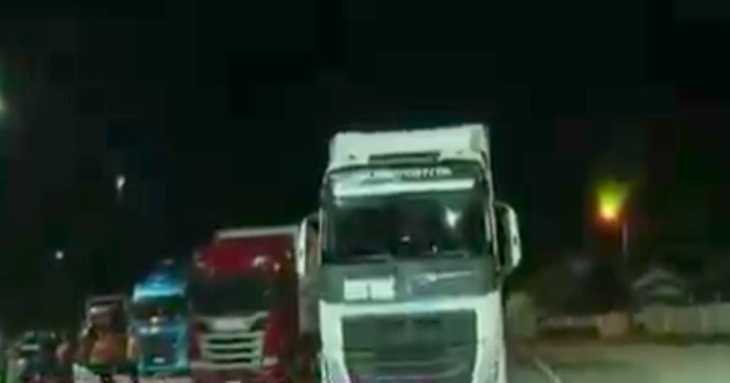 Caminhões com doações para RS são multados em R0 por excesso de peso e entregas atrasam