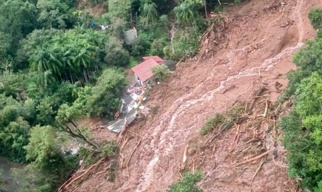Evacuação compulsória é autorizada em município de RS devido a riscos de deslizamentos