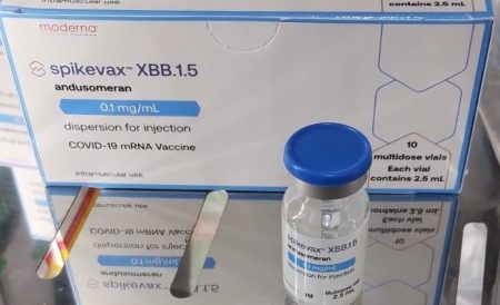 Blumenau recebe primeiras doses da nova vacina monovalente contra a Covid-19