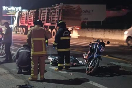 Tragédia na BR-470: motoqueiro morre após colisão e fuga de motorista