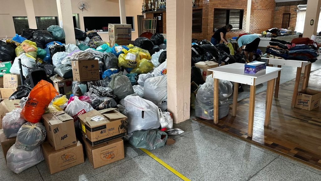 Associação de Moradores das Capitais continua recebendo doações e precisa de voluntários