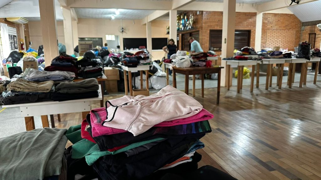 Associação de Moradores das Capitais continua recebendo doações e precisa de voluntários