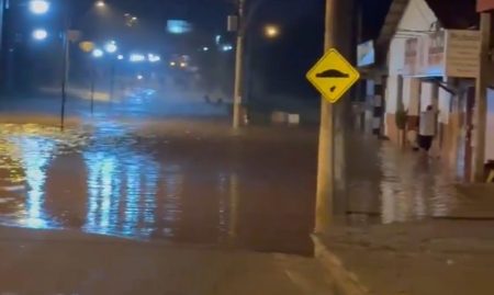 URGENTE: Barragem em Capela de Santana se rompe, risco de alagamentos iminente