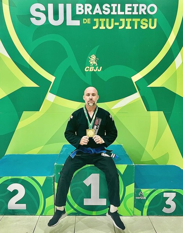 Lutador de jiu-jitsu de Indaial que está entre os melhores do País busca patrocínio