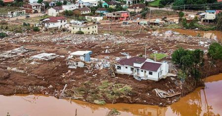 Após deslizamento no interior do RS, familiares mortos são encontrados abraçados