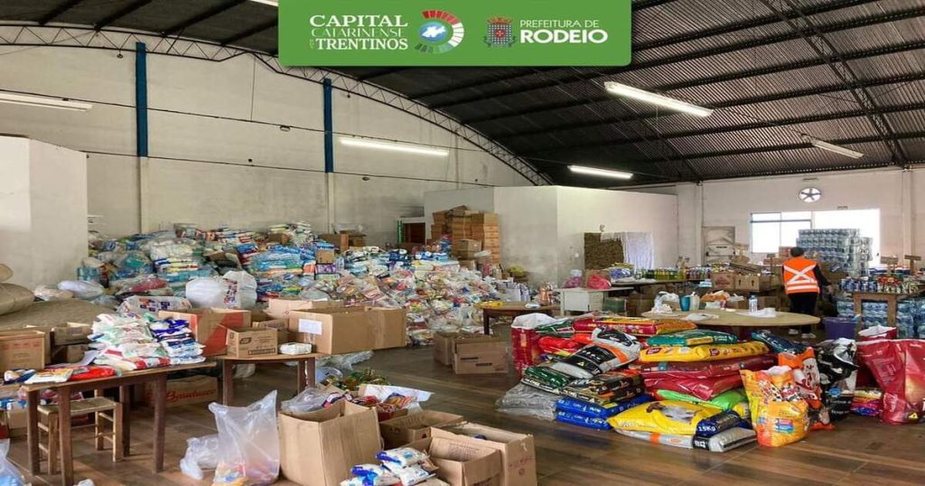 Rodeio entrega donativos da campanha SOS Rio Grande do Sul