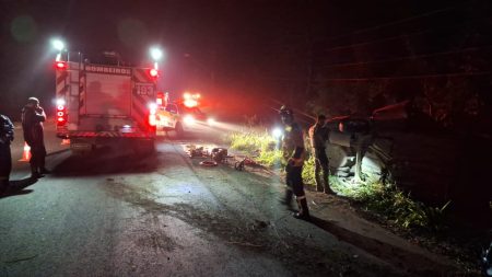 Condutor morre em Brusque após sair de pista e colidir contra poste 