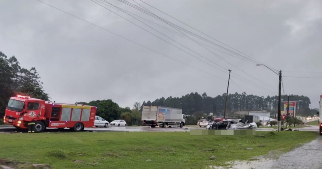 Acidente na BR-470 termina com morte e engavetamento de 3 veículos