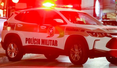 Motorista de 36 anos embriagado é preso após perseguição policial e colisão em Timbó