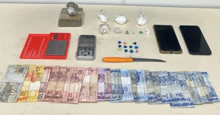 Homem e mulher são presos com mais de 300 gramas de drogas variadas e 12 comprimidos de ecstasy em Blumenau