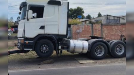 Caminhão furtado em Itajaí avaliado em R$ 260 mil é recuperado pela Polícia Civil no PR