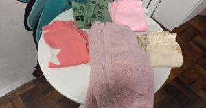 Mulher alega necessidade ao ser presa por furtar 6 peças de roupas de criança em Blumenau