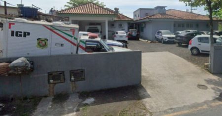 IML de Balneário Camboriú é investigado por feto em geladeira e pilha de cadáveres