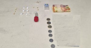 Durante ronda em Blumenau, PM prende traficante e apreende 8 pedras de crack