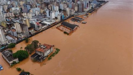 Chuva deixa RS em alerta após nível do Rio Guaíba subir 23 centímetros