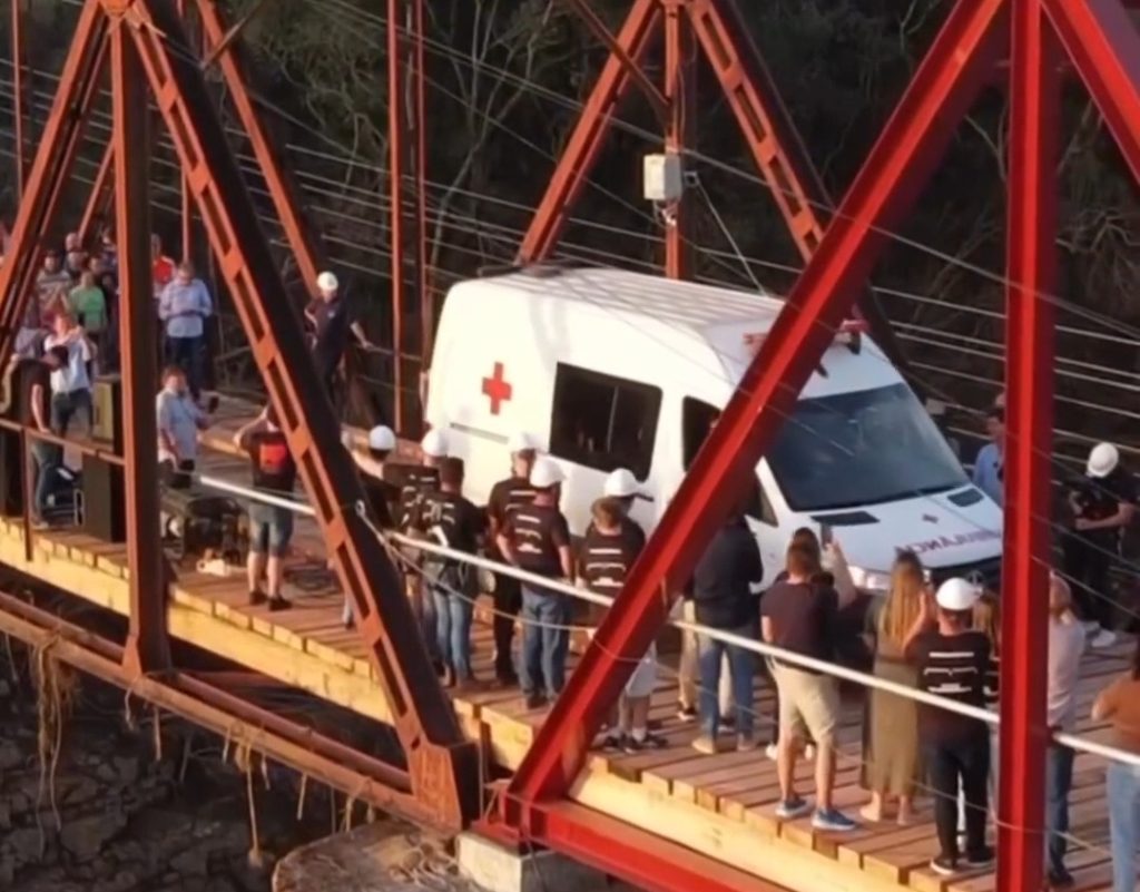 Ponte destruída por enchente no RS é reconstruída em tempo recorde