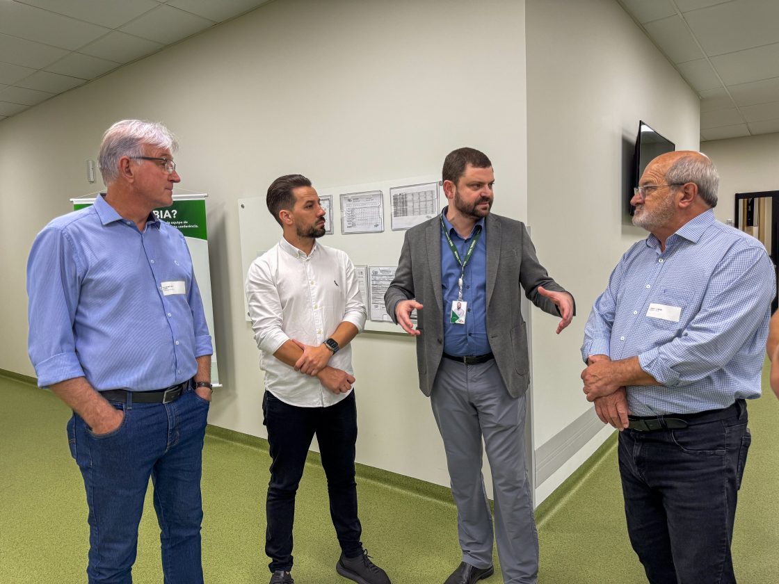 Comitiva de Timbó visita estrutura da Renal Vida em Blumenau