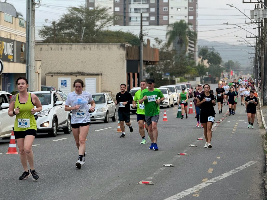 5ª Meia Maratona de Timbó teve mais de mil atletas, suor e choro de emoção