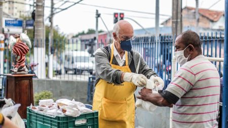 Câmara de SP aprova projeto de lei que prevê multa de R$ 17 mil a quem doar comida a pessoas em situação de rua