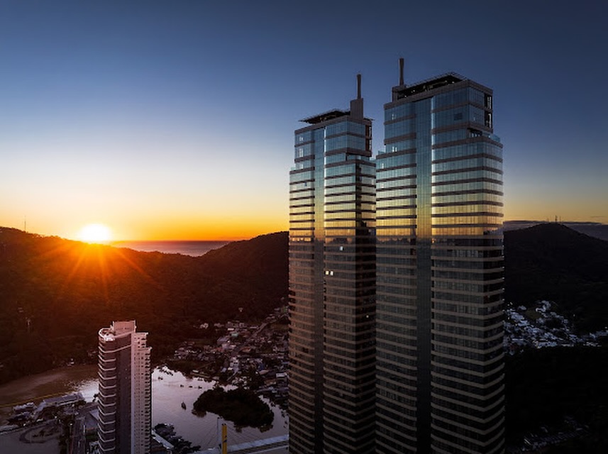 Torres de BC atingem 294 metros e voltam a ser as mais altas do país; veja como foi possível